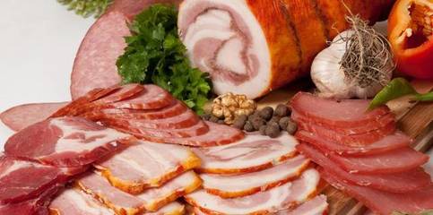 胃癌多是“吃”出來(lái)的？這4類(lèi)肉制品，勸你最好一個(gè)也別碰！
